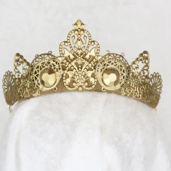 Arya Tiara in Gold by Loschy Designs - Picture 2 of 6
